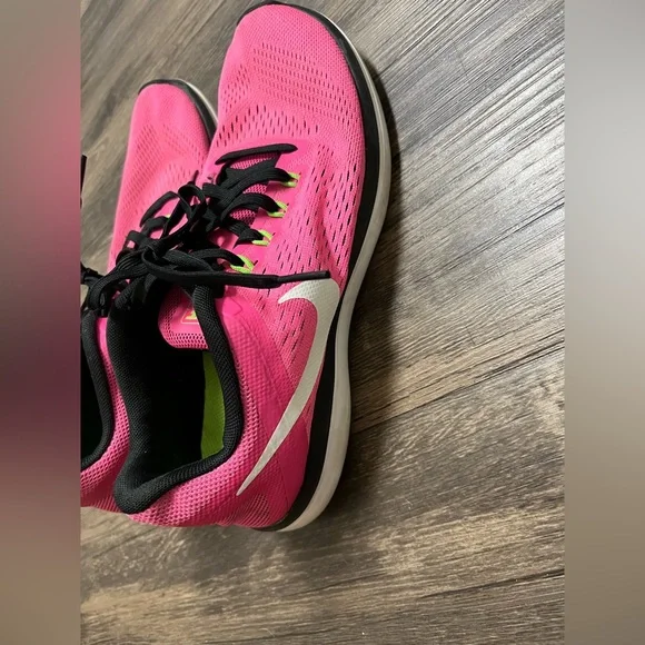 Nike Flex Women's Pink Running Shoes Size 7 - Picture 4 of 9